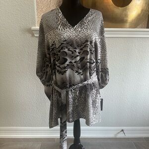 Natori Women's Black and Cream Blouse